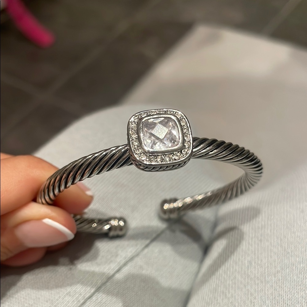 Elegant Silver Twisted Bracelet with Crystal Accent